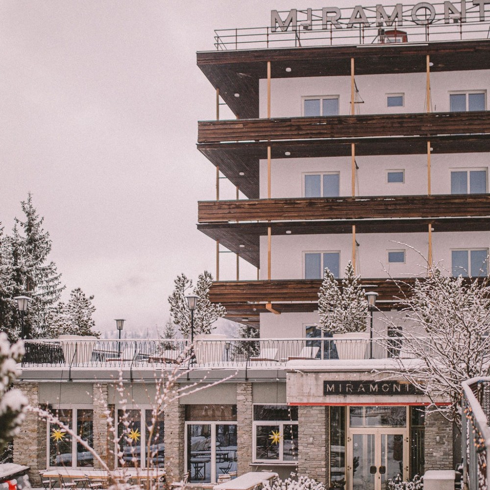 Hotel Miramonte im Winter, Außenansicht