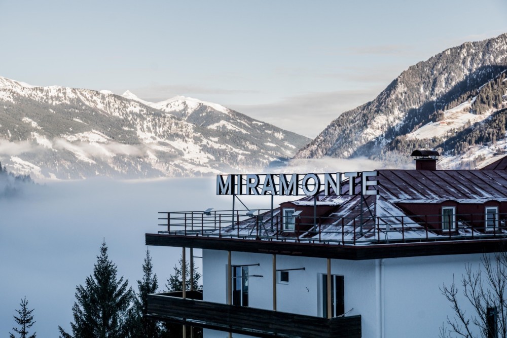 Dach Hotel Miramonte im Winter